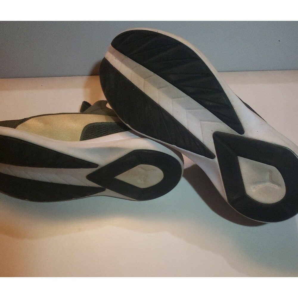 PUMA's - Woman's 7.5 - Picture 5 of 7
